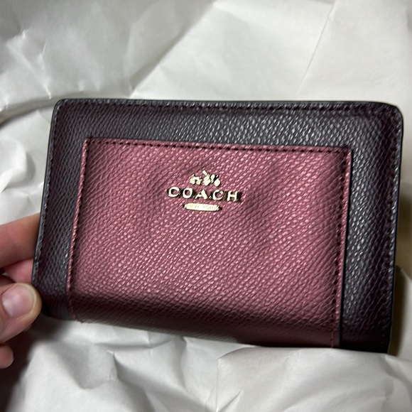 Coach Handbags - Coach Wallet - Like new!